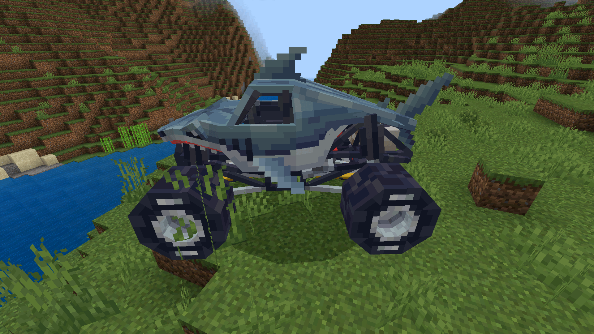 Трак справа из мода Megalodon Monster Jam Truck в Майнкрафт ПЕ