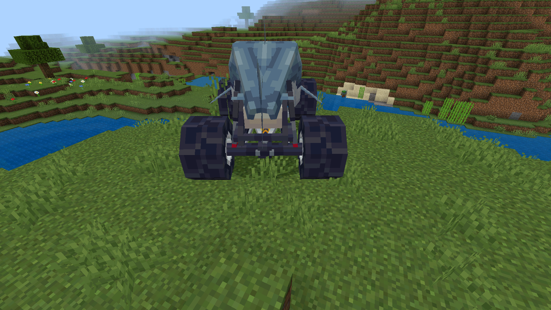 Трак сзади из мода Megalodon Monster Jam Truck в Майнкрафт ПЕ